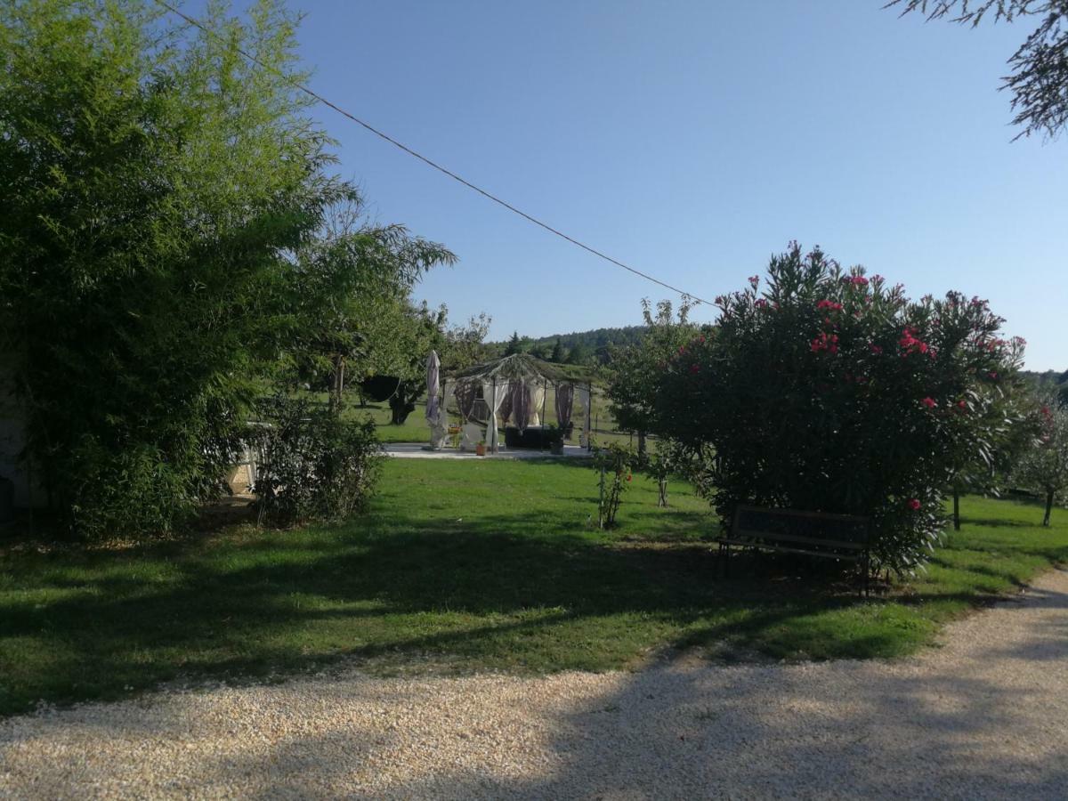 Mas Des Gardies Saint-Julien-de-Peyrolas Exterior foto