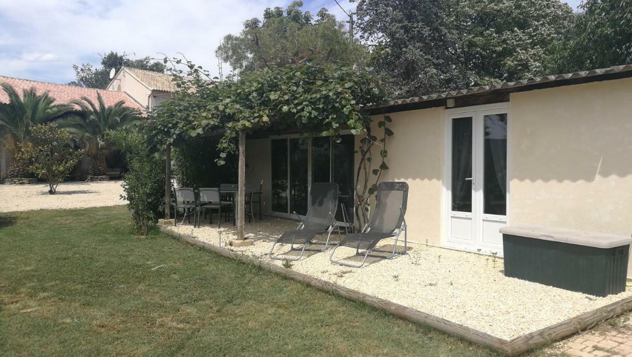 Mas Des Gardies Saint-Julien-de-Peyrolas Exterior foto